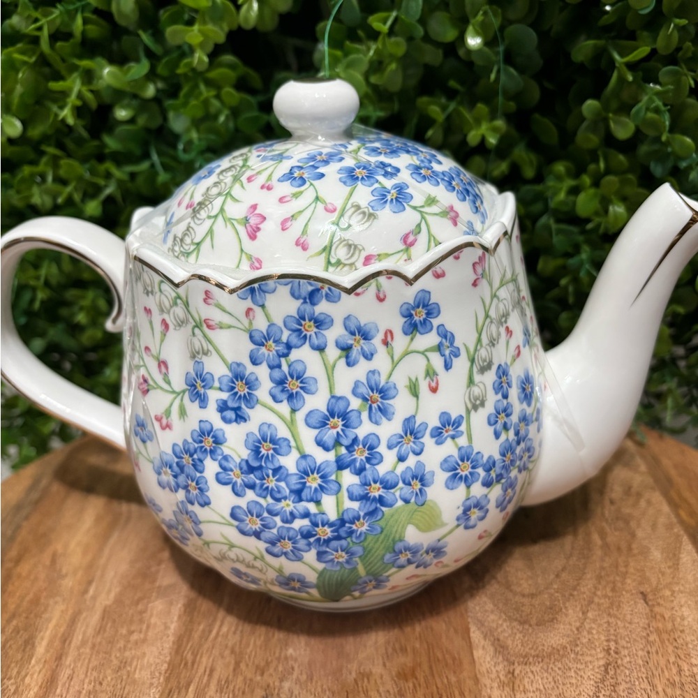 Grace Teaware NWT Blue Floral  fine Porcelain Teapot with Gold Trim